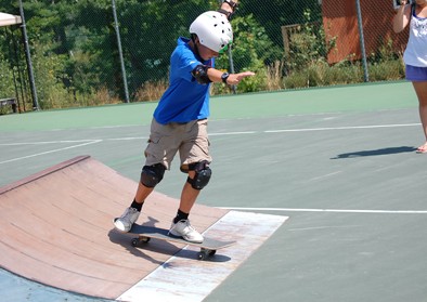 boy-skatboarding-02