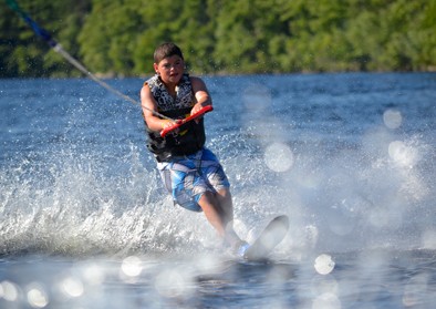 boy-waterski-02