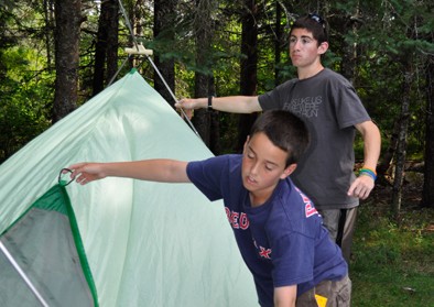 boys-building-tent